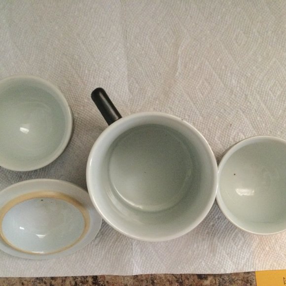 Vintage Chinese porcelain lidded mug and two handled cups black Noir floral - Picture 3 of 4